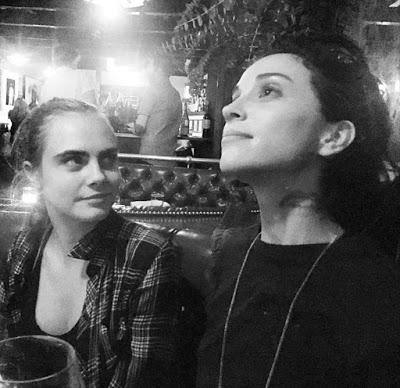 Cara Delevingne está enamorada de  Annie Clark