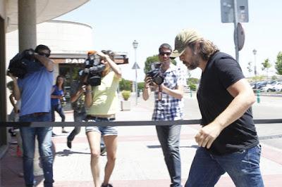 Pe, Javier Bardem y Mónica Cruz en el tanatorio