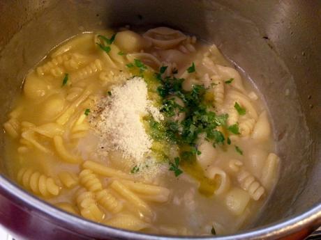 Pasta con patatas y queso provolone – Pasta con patatas – Pasta patate e provola affumicata pastapatatasprovola5