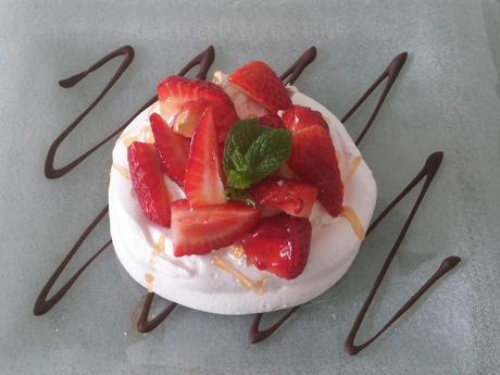 PAULOVAS CON NATA Y FRESAS