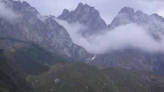 UN PASEO POR EL DESFILADERO DEL CARESMoisés Cayetano Rosa...