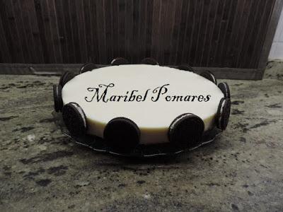 Tarta chocolate blanco y galletas oreo.
