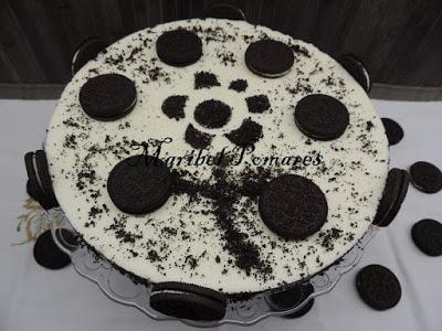 Tarta chocolate blanco y galletas oreo.