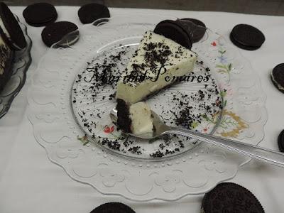 Tarta chocolate blanco y galletas oreo.