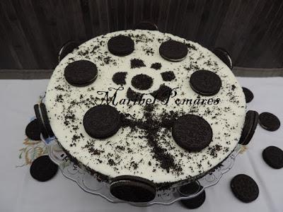Tarta chocolate blanco y galletas oreo.