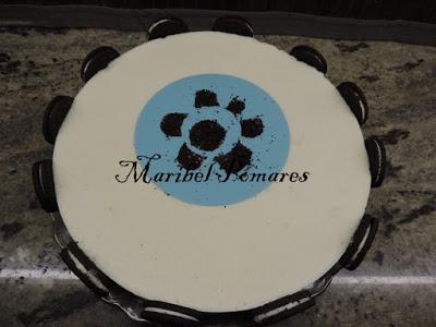 Tarta chocolate blanco y galletas oreo.