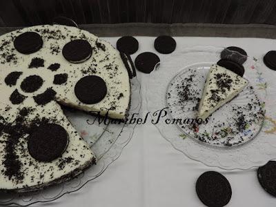 Tarta chocolate blanco y galletas oreo.