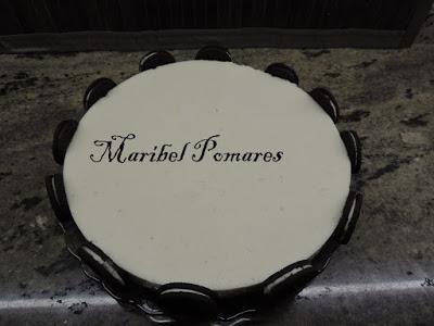 Tarta chocolate blanco y galletas oreo.
