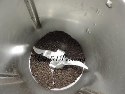 Tarta chocolate blanco y galletas oreo.