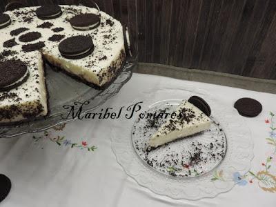 Tarta chocolate blanco y galletas oreo.