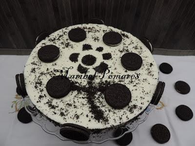 Tarta chocolate blanco y galletas oreo.