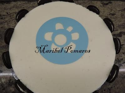Tarta chocolate blanco y galletas oreo.