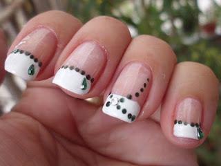 Manicura francesa blanca y verde