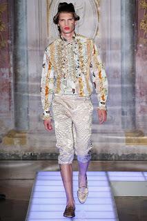 Moschino presenta su colección de hombre.