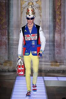 Moschino presenta su colección de hombre.