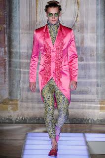 Moschino presenta su colección de hombre.