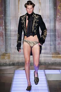 Moschino presenta su colección de hombre.