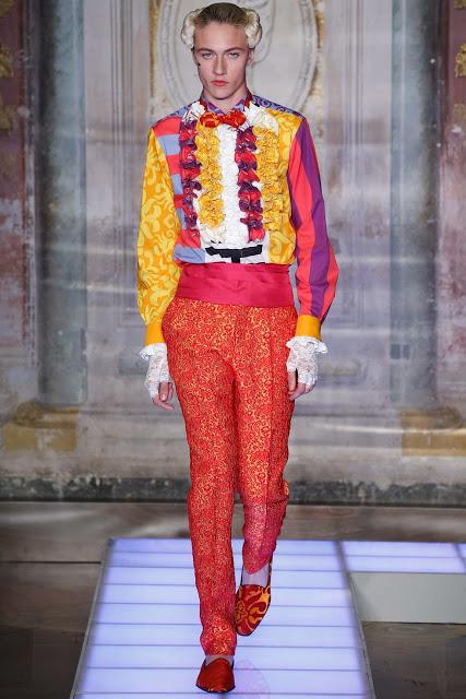 Moschino presenta su colección de hombre.