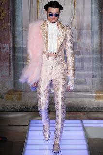 Moschino presenta su colección de hombre.