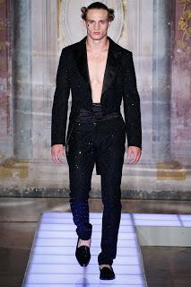 Moschino presenta su colección de hombre.