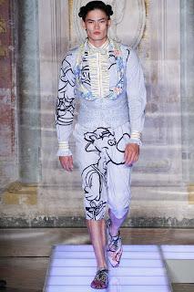 Moschino presenta su colección de hombre.