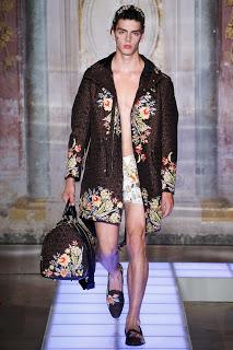 Moschino presenta su colección de hombre.