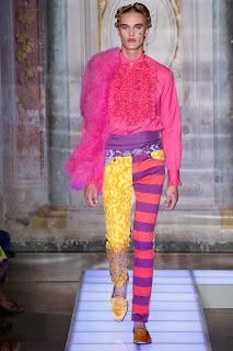 Moschino presenta su colección de hombre.