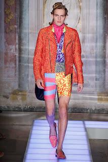 Moschino presenta su colección de hombre.