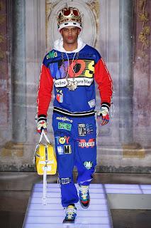 Moschino presenta su colección de hombre.