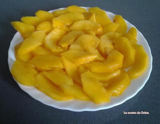 Tartitas de hojaldre y melocotón al anís