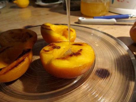 melocotones-a-la-plancha-con-miel-y-tomillo-