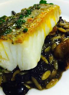 Merluza con meloso oscuro de piñones. Pretérito perfecto y 'limpieza' de sangre