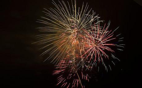 Vive con encanto la Noche de San Juan, por @GoEuro GoEuro: San Juan - Fuegos Artificiales