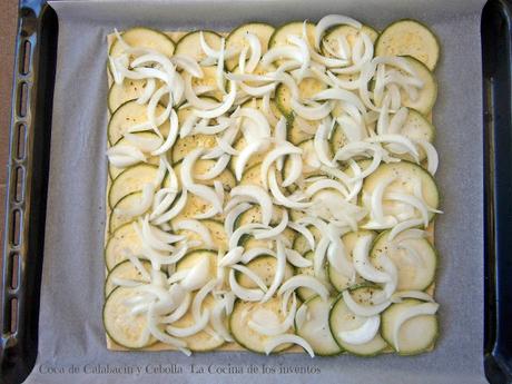 Coca de Cerveza con Calabacín y Cebolla