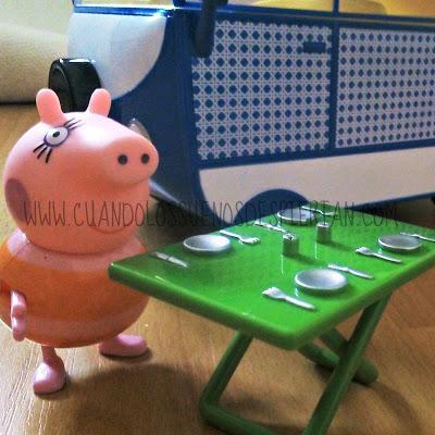 LA FAMILIA DE PEPPA PIG SE VA DE VACACIONES