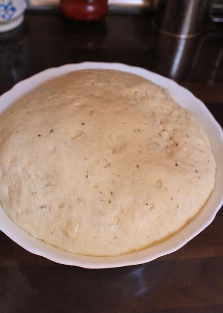 Mini focaccia con aceitunas y tomates secos