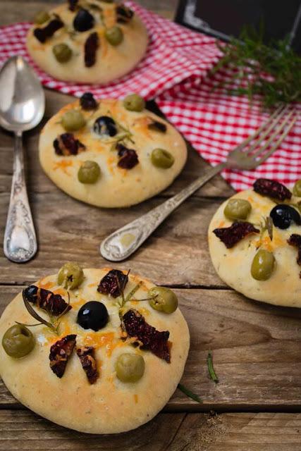 focaccia-romero-aceitunas-tomates-secos