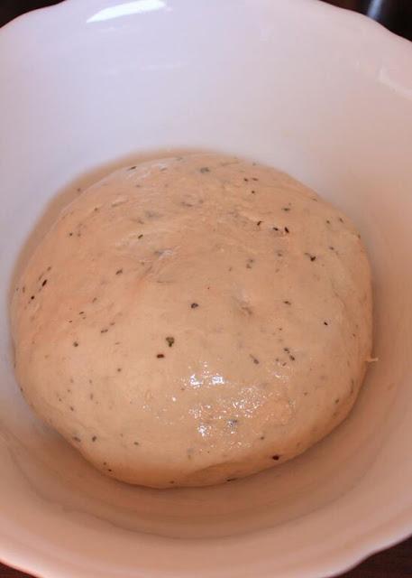 Mini focaccia con aceitunas y tomates secos