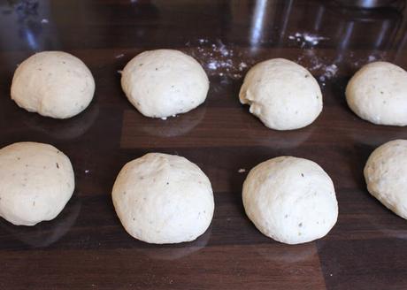 Mini focaccia con aceitunas y tomates secos
