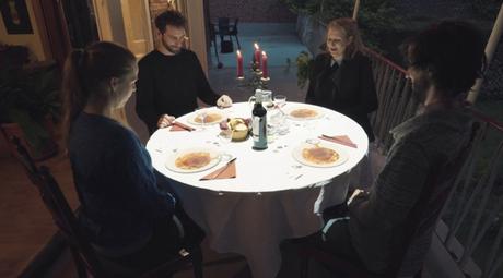 Proyecciones sobre las mesas para entretener a los clientes de un restaurante