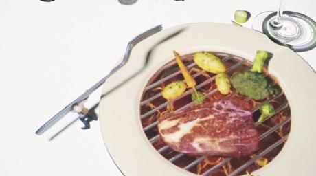 Proyecciones sobre las mesas para entretener a los clientes de un restaurante