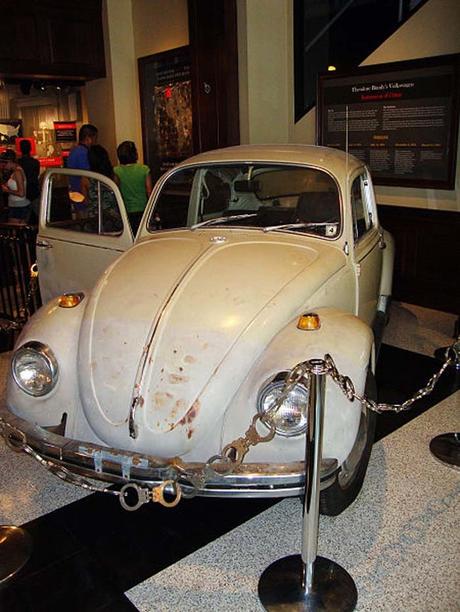 In September 1975, Bundy sold his Volkswagen (pictured below), trying to stay one step ahead of police. However, it was impounded shortly after the sale. Inside, police found hair matching three different victims.