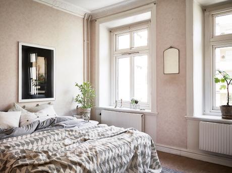 salón fresco y veraniego a la nórdica plantas para refrescar el ambiente interiores plantas flores decoración primavera verano decoración en blaco cambio de armario en casa blog decoración nórdica blog decoracion interiores 