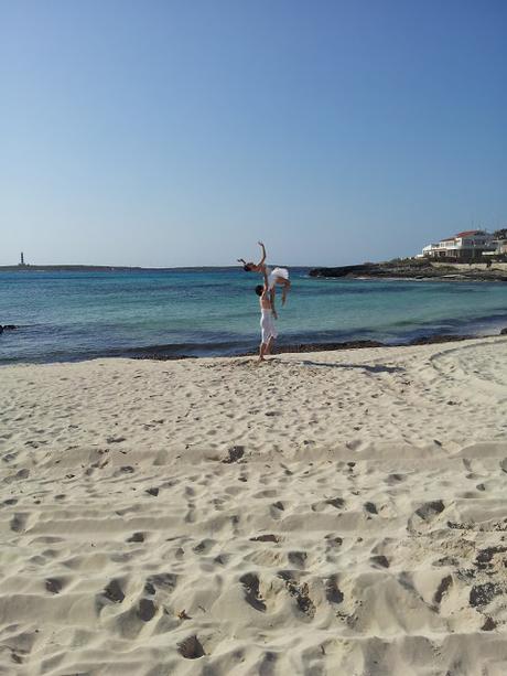 La playa de  Punta Prima Menorca escenario de baile para la CND