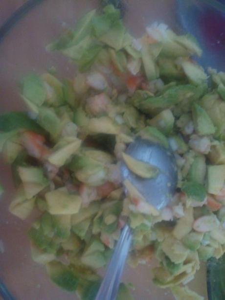 Tartar de aguacate con gambas