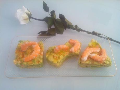 Tartar de aguacate con gambas
