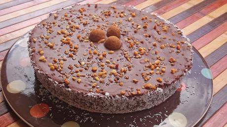 Tarta vegana de caramelo y chocolate