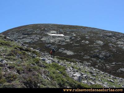 Ruta Les Rapaines, Lago Ubales, Cascayón: Subiendo Les Rapaínes desde Wamba
