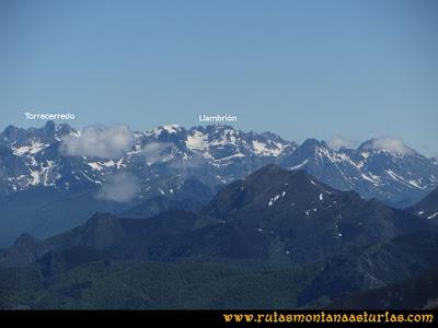 Ruta Les Rapaines, Lago Ubales, Cascayón: Vista del macizo central de Picos de Europa desde Les Rapaínes