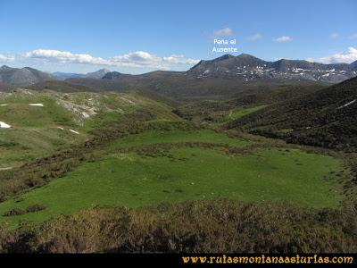 Ruta Les Rapaines, Lago Ubales, Cascayón: Vista del Pico Ausente
